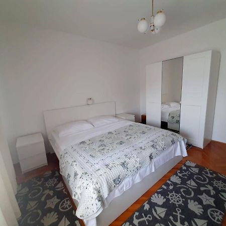 Apartment Riko - Accomodation "With" The Adriatic Sea Kampor Exterior foto