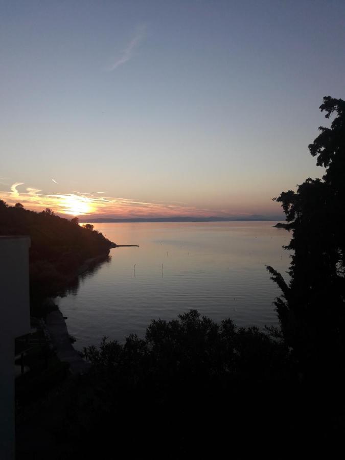 Apartment Riko - Accomodation "With" The Adriatic Sea Kampor Exterior foto